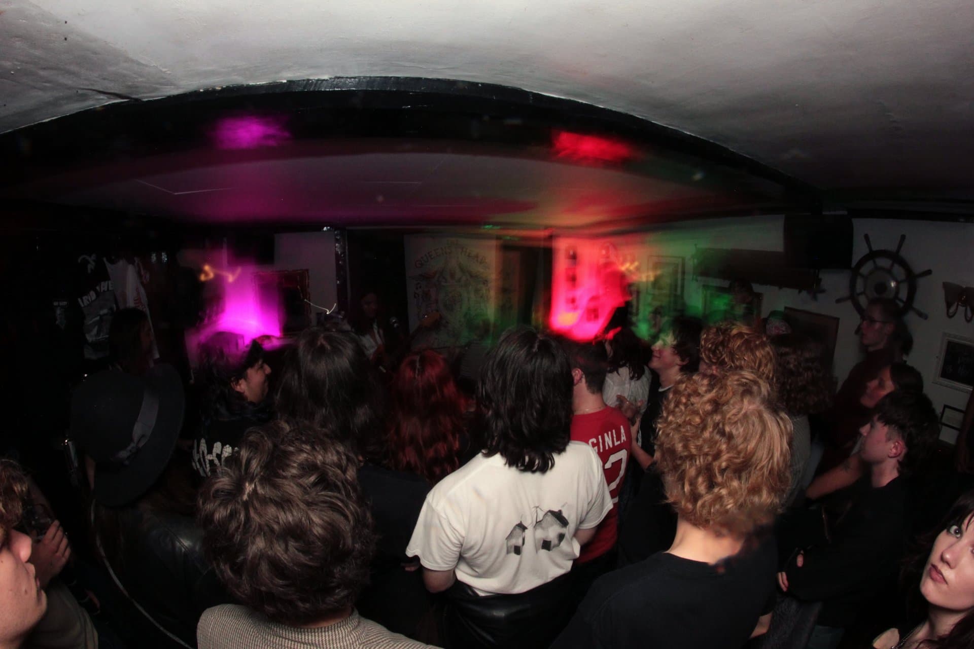 Queen's Head Live Gig Photo 12