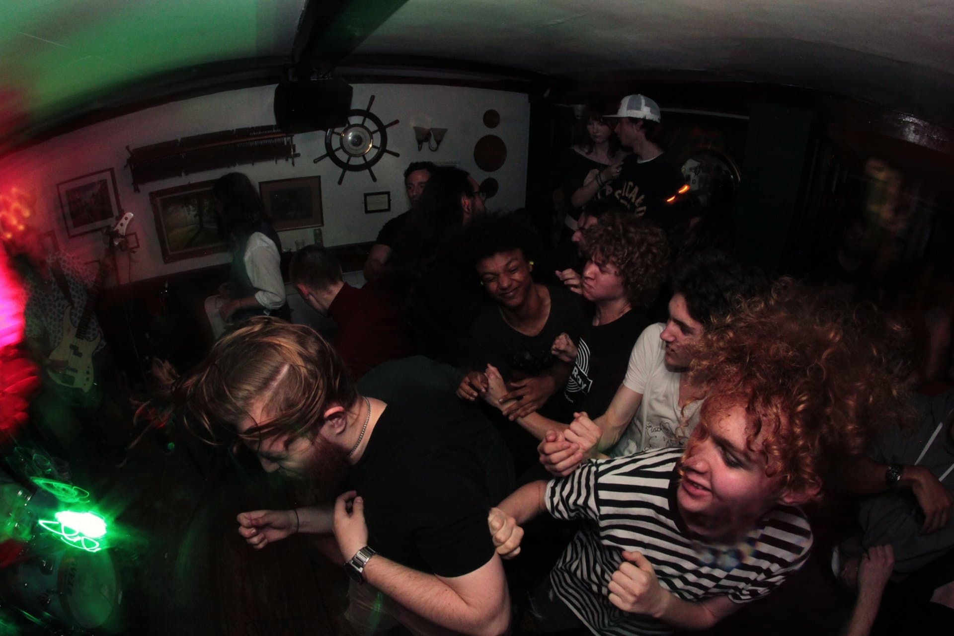 Queen's Head Live Gig Photo 4